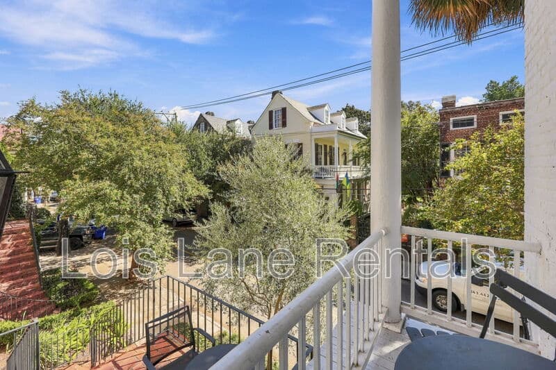Charleston House: 22 Wentworth Street