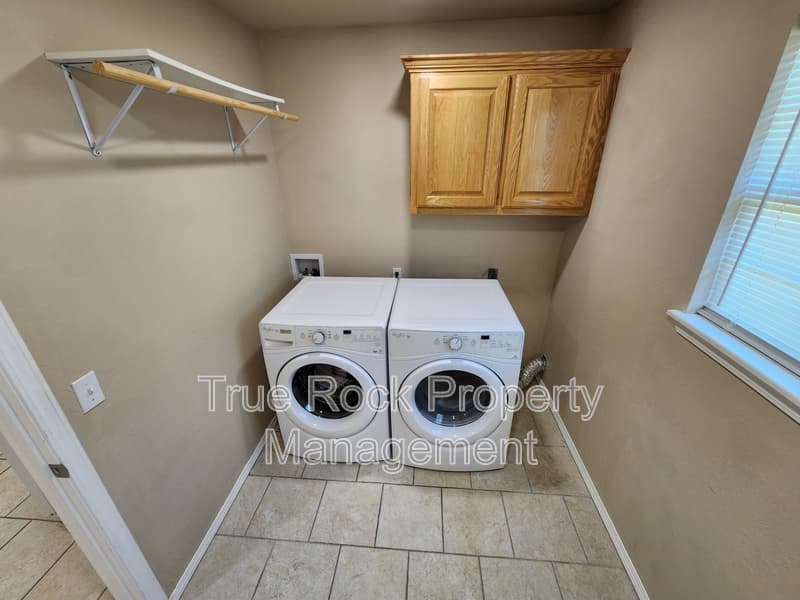 Ada House: 15406 County Road 3537
