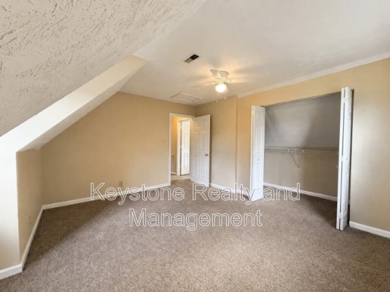 Oak Grove House: 2050 Carneal Lane