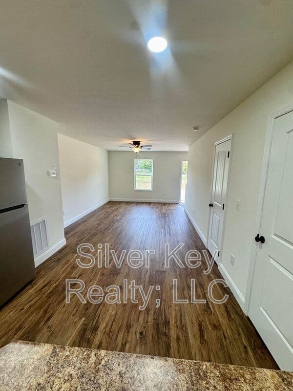 Athens Townhome: 318 Million Street