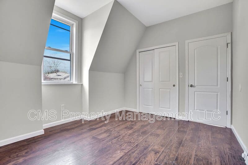 Newark Condo: 142-144 Seymour Ave