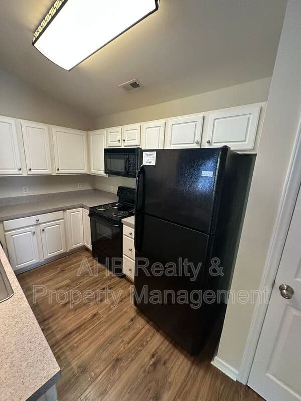 Burlington House: 3471 Forestdale Drive