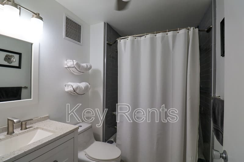Pensacola Condo: 825 Bayshore Dr.
