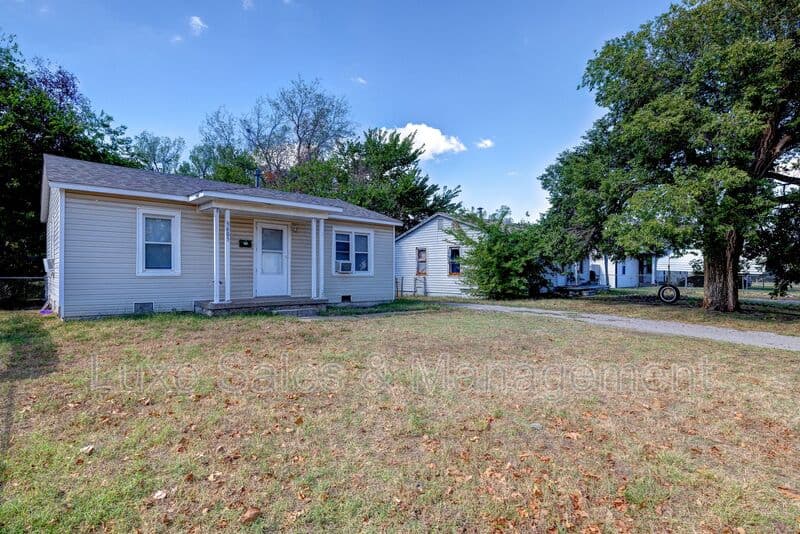 Warr Acres House: 5605 N. Donald Ave.