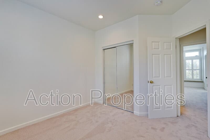 Mountain View Townhome: 146 Holly Court