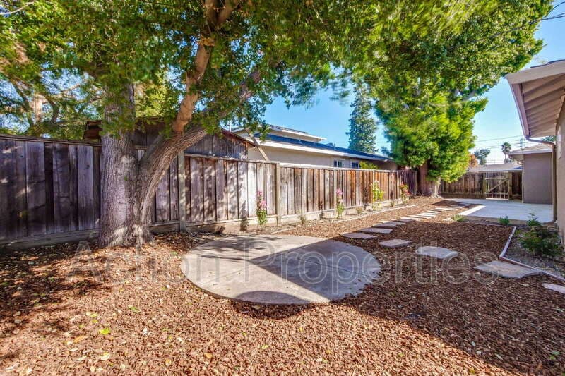 Mountain View House: 86 Dalma Drive