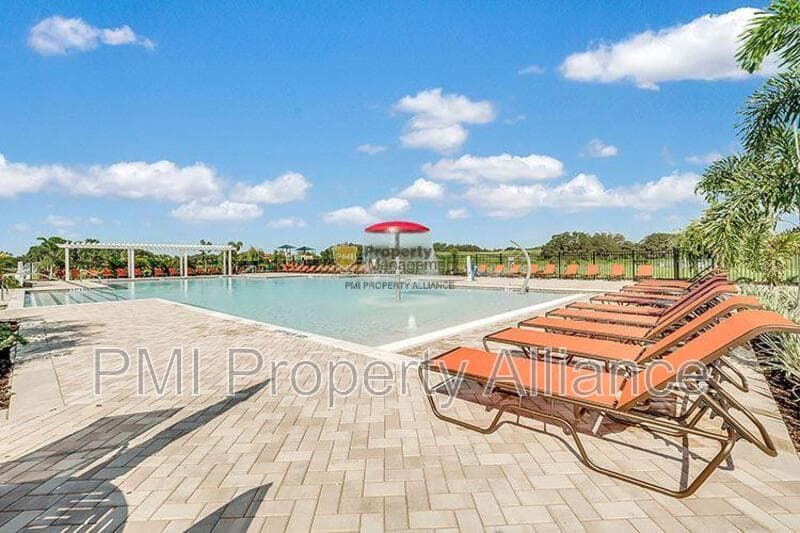 Davenport House: 908 Brooklet Dr