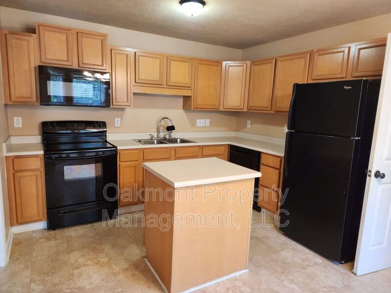 Fayetteville House: 3929 Eastdale Drive