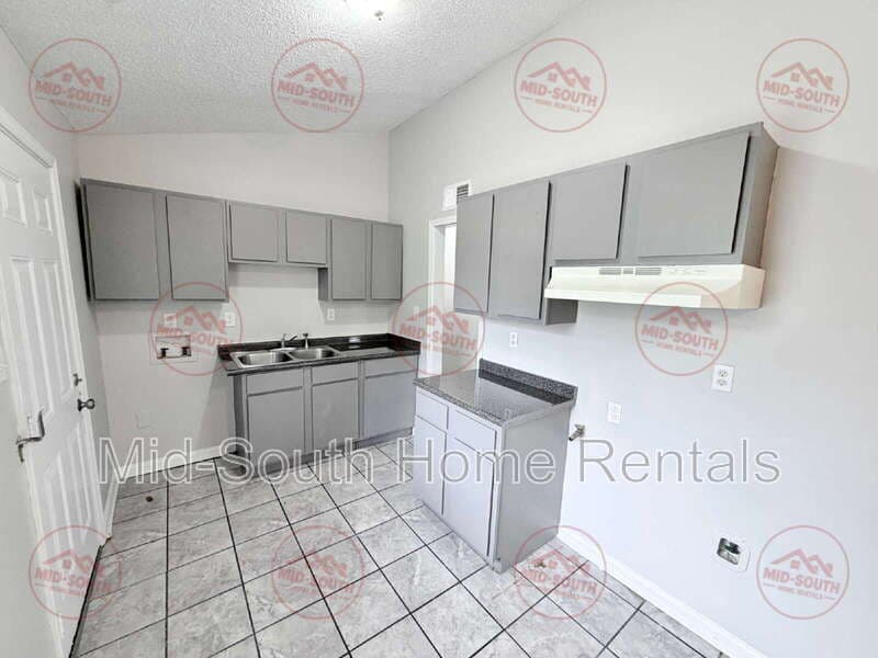 Memphis Townhome: 2282 Theda Ave