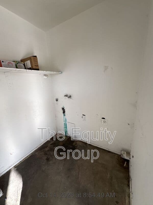 Hanford Condo: 2002 Parker Place