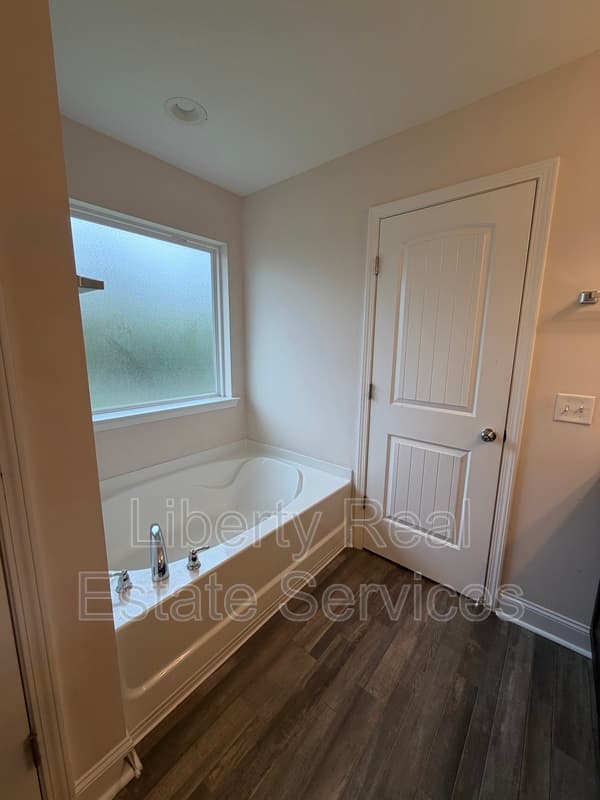 Hinesville House: 224 Whipple Ave