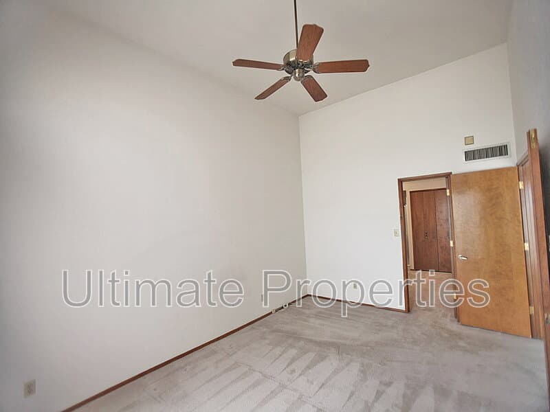 Phoenix House: 14238 N 23rd St