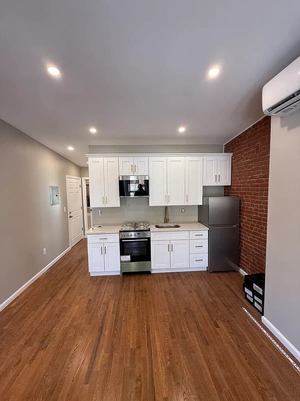 Newark Townhome: 171 Mount Prospect Ave