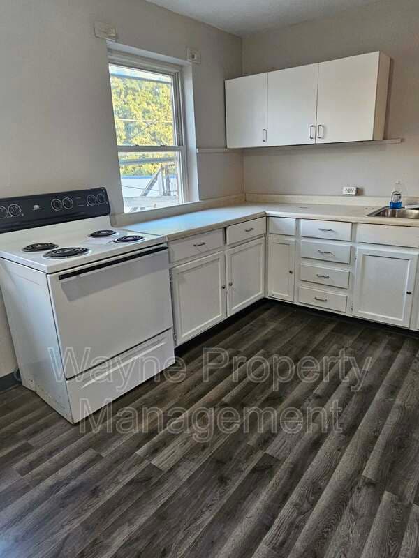 Hampton Condo: 21 N Federal St