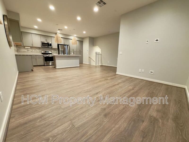 Lake Forest House: 303 Limestone