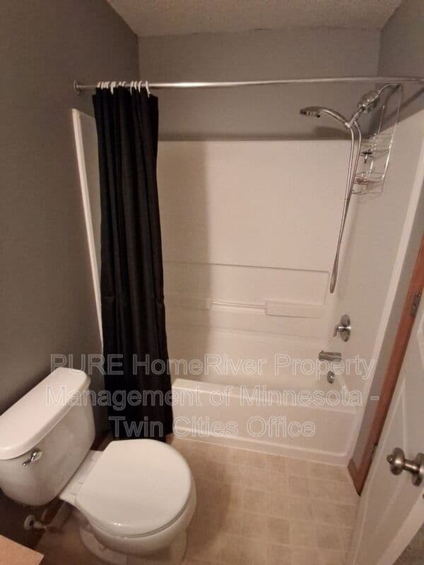 Lino Lakes Townhome: 393 Ojibway Path