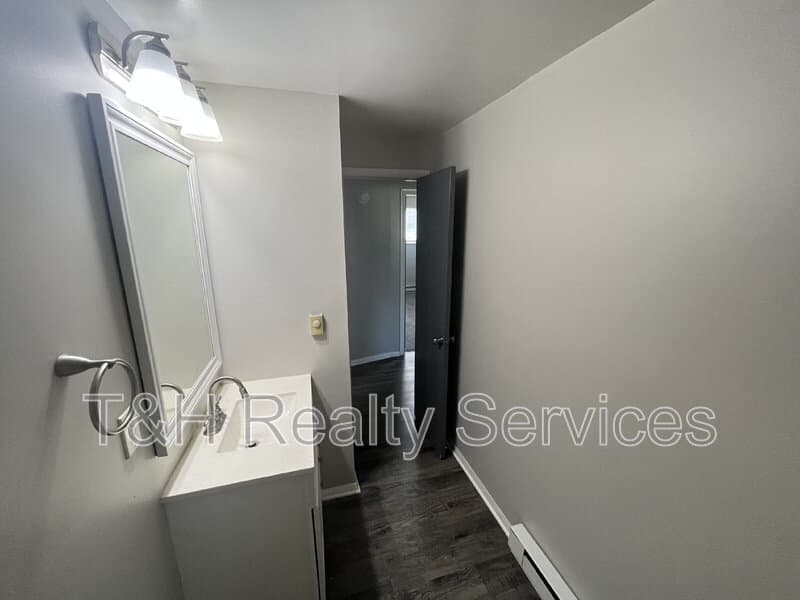 Noblesville Condo: 1142 Evans Avenue