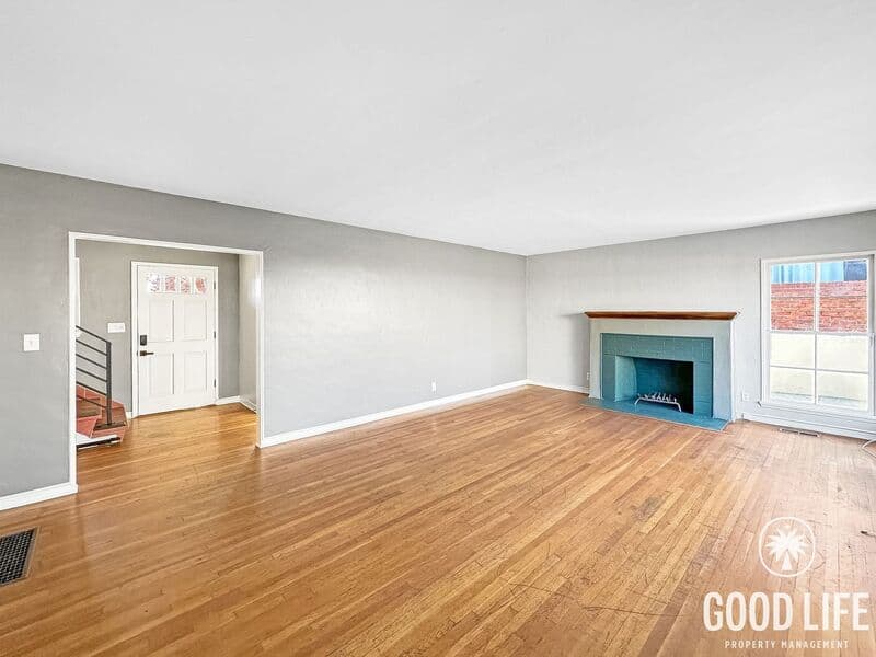 San Diego House: 4911 College Ave