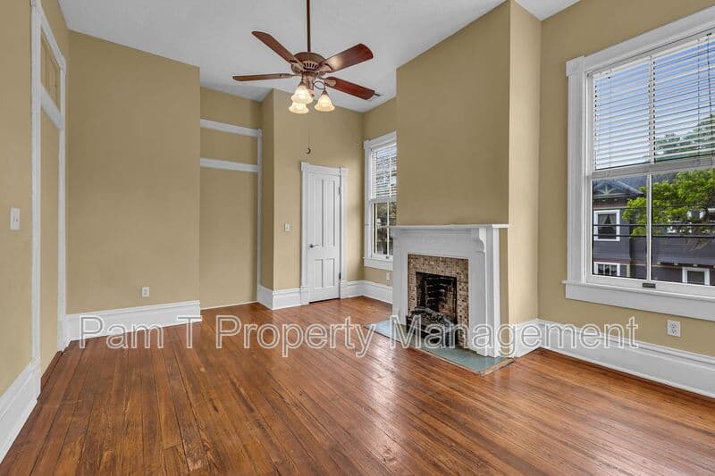 Savannah House: 201 W 37th St