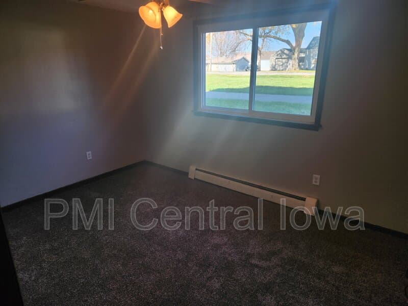 Waukee Condo: 450 Laurel St