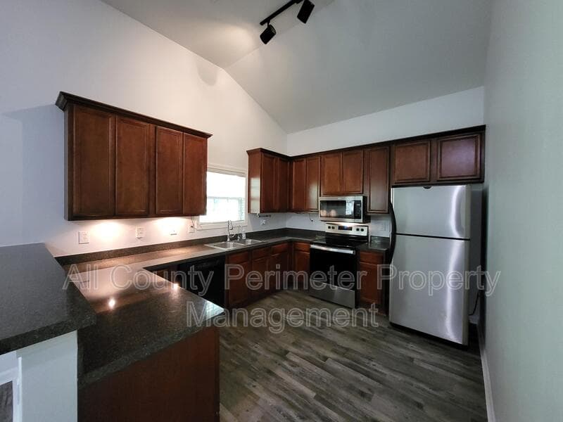 Braselton House: 6885 White Walnut Way