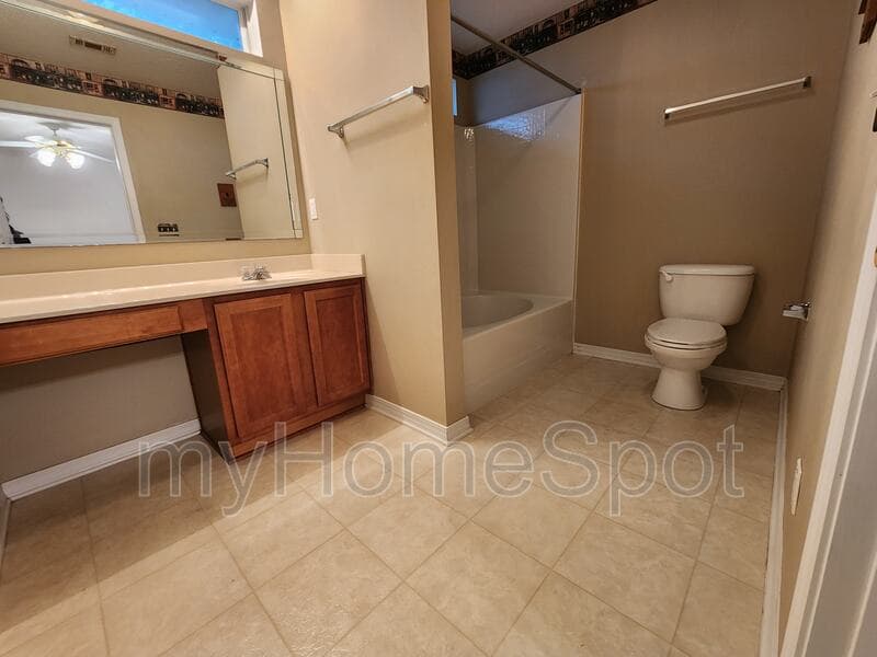 Pensacola House: 2497 Redoubt Ave