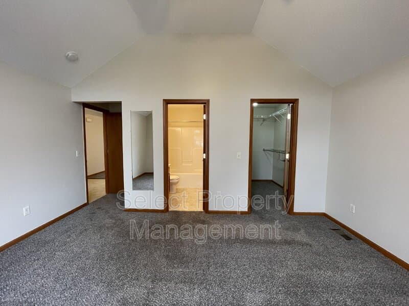 Fort Wayne House: 9608 Yuma Dr