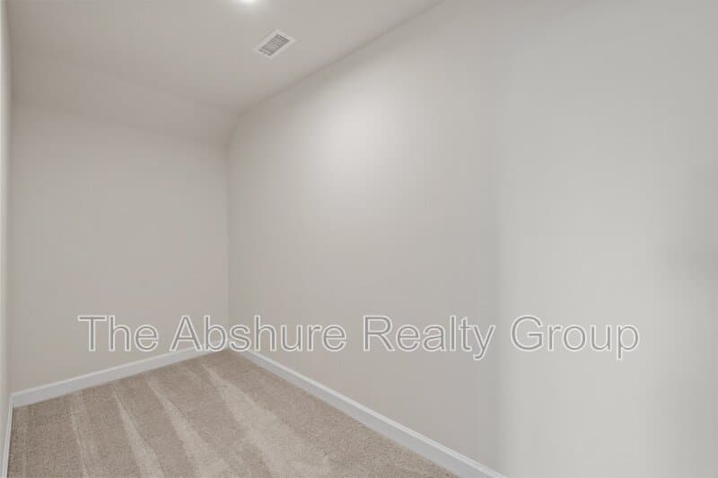 Fuquay-Varina House: 1511 Woodland Knoll Court