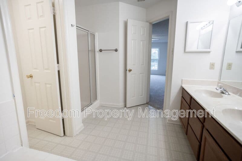Alexandria Condo: 279 S Pickett St.