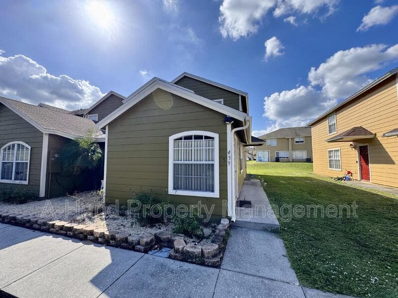 Davenport Condo: 439 Coconut Palm Way