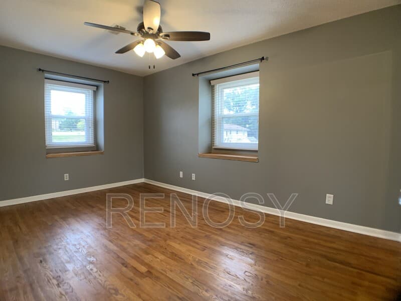 Des Moines House: 5174 NE 6th Ct