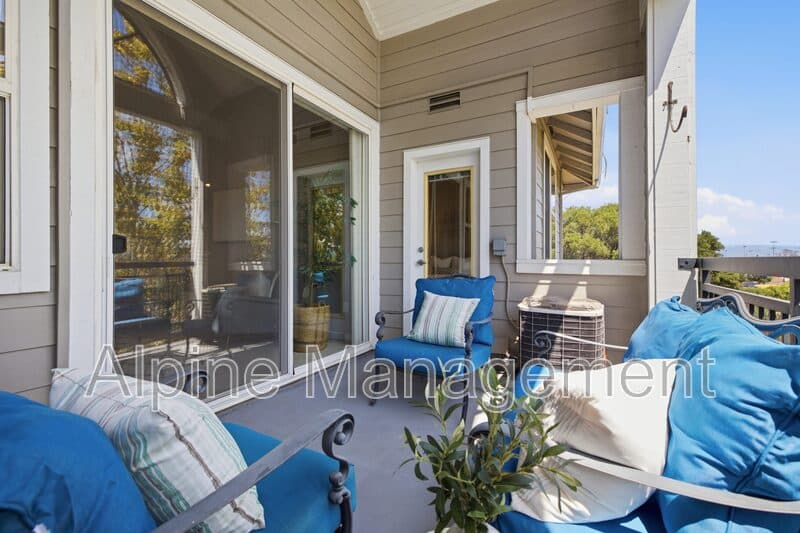 East Palo Alto Condo: 1982 West Bayshore Road - Main