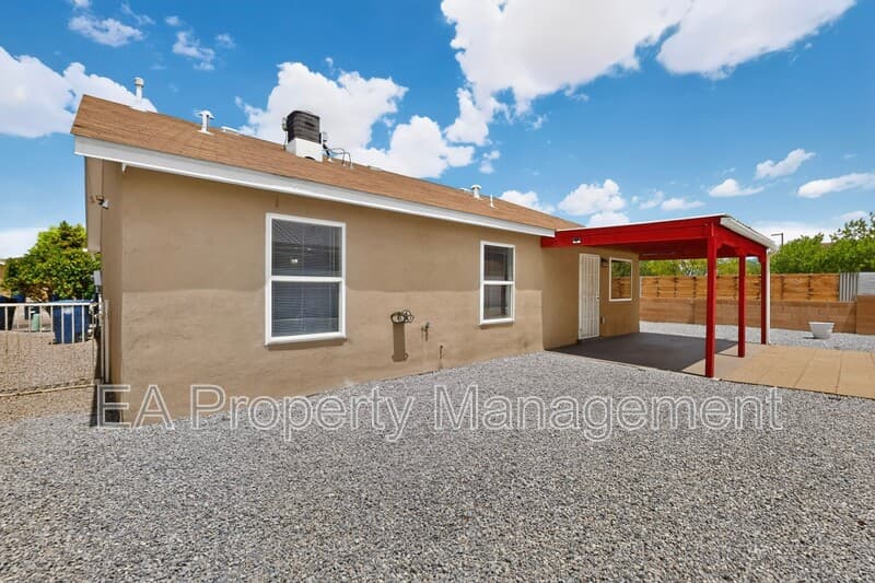 Albuquerque House: 5748 Pinon Flats Rd NW