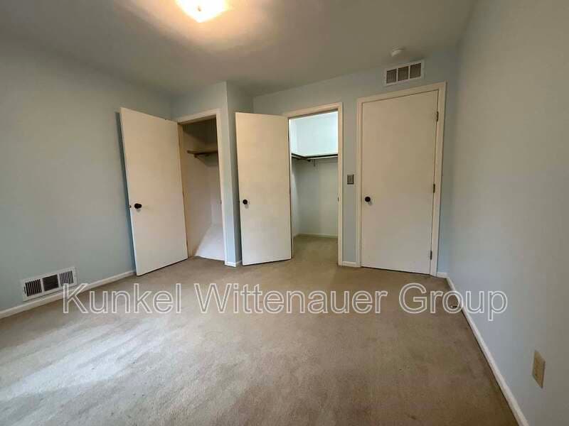 Belleville House: 43 Powder Creek Dr