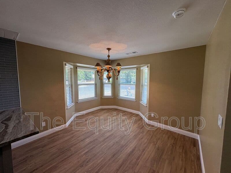 Visalia House: 2322 East Vassar Dr