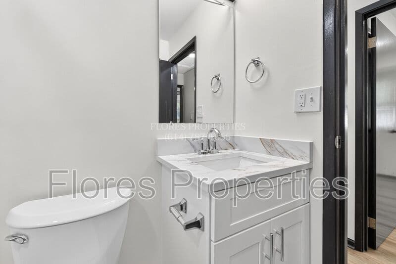 Columbus House: 6406 Faircrest Rd