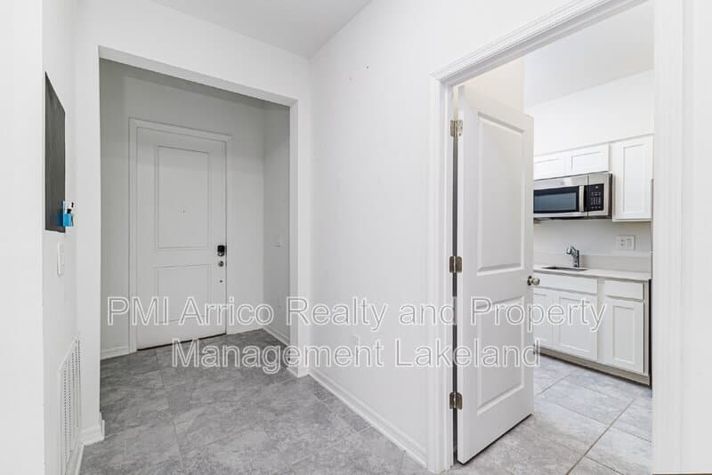 Winter Haven House: 1228 Tyler Lp