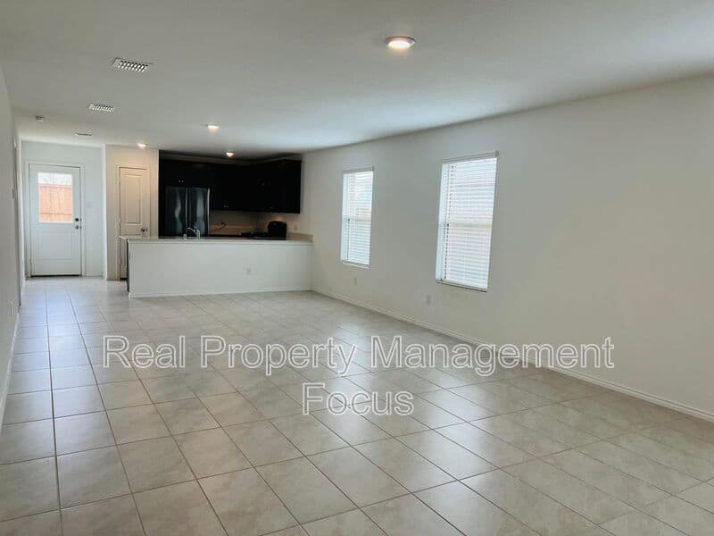 Oak Point House: 3401 Harper St