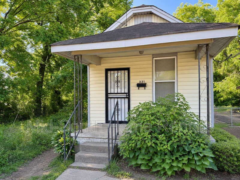 Memphis House: 331 W Dison Ave