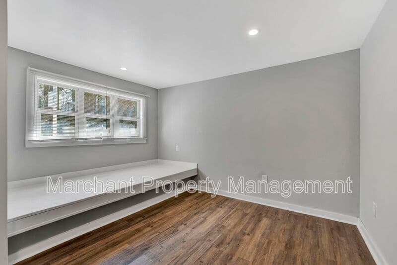 Greenville House: 17 Miracle Drive