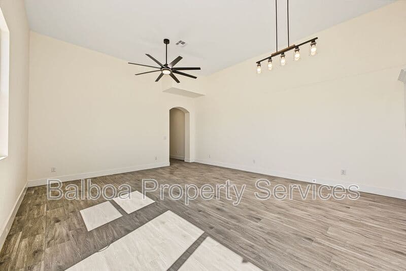 Buckeye Condo: 212 2nd Ave E