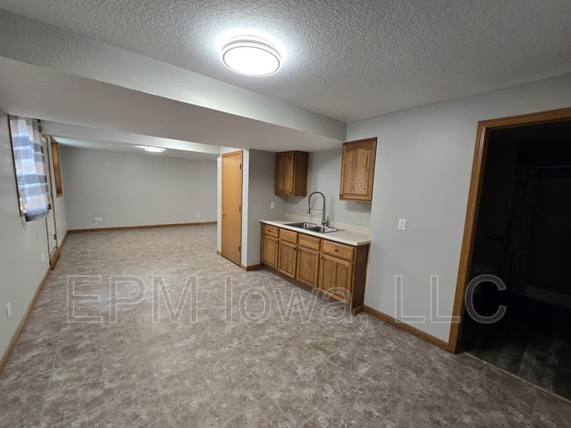 Cedar Falls House: 4710 Donald Drive
