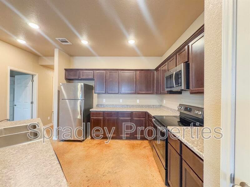 Belton Townhome: 1011 Laila Ln