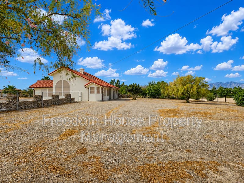 Pahrump House: 2060 River Plate Drive