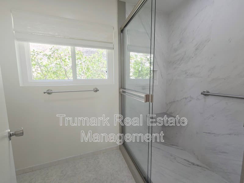 Glendale House: 3933 Karen Lynn Dr