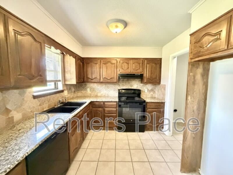 Tulsa House: 1525 E 73rd Pl