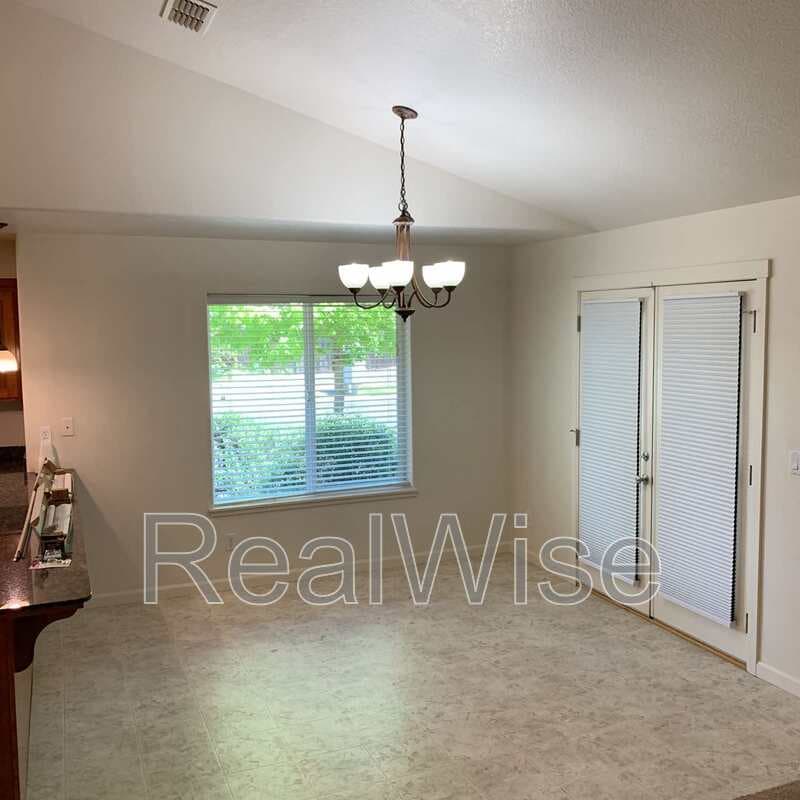 Grants Pass House: 1188 SW Derek Ln