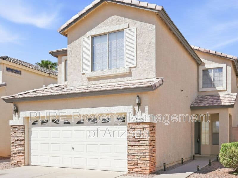 Avondale House: 11380 W Mohave St