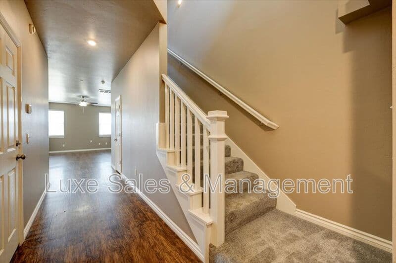 Moore House: 799 SW 14th St