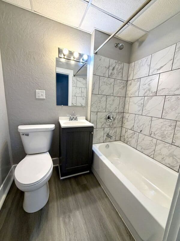 Huron House: 546 Dakota Ave S